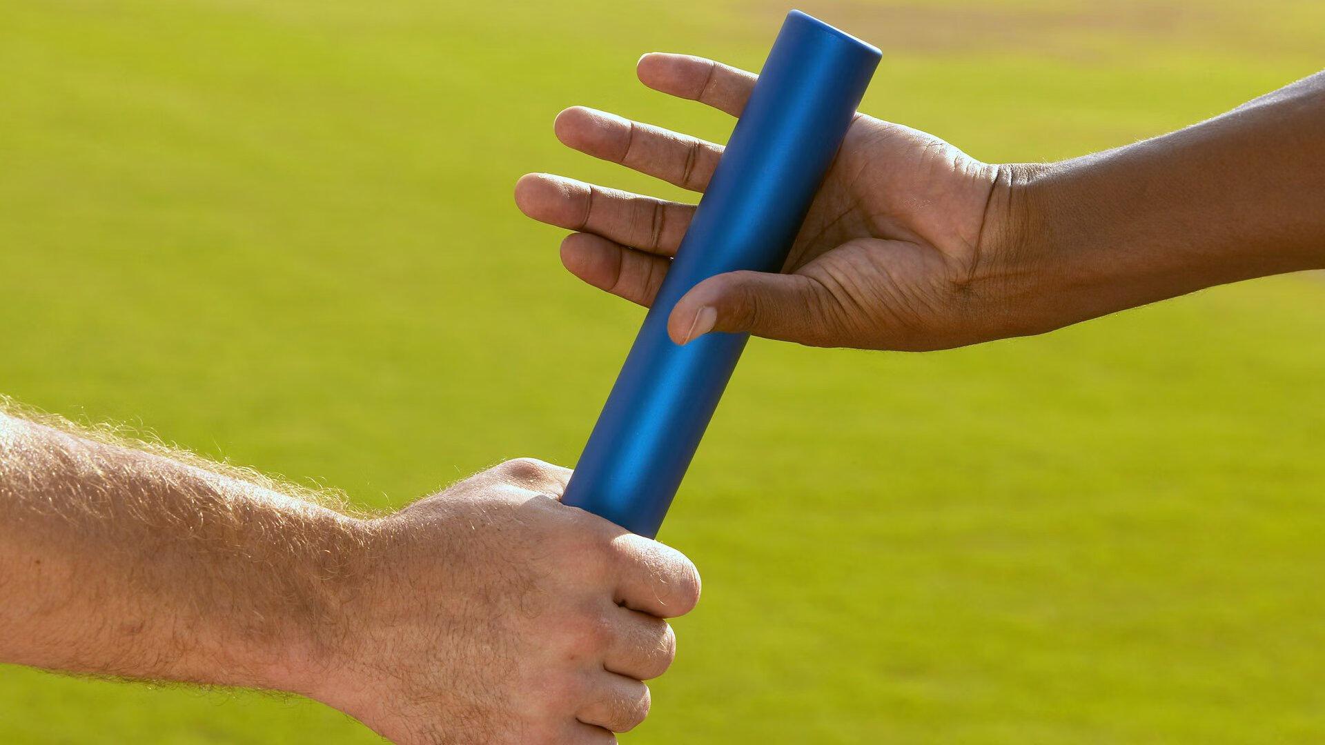 百米飞人巅峰对决 新星闪耀打破纪录